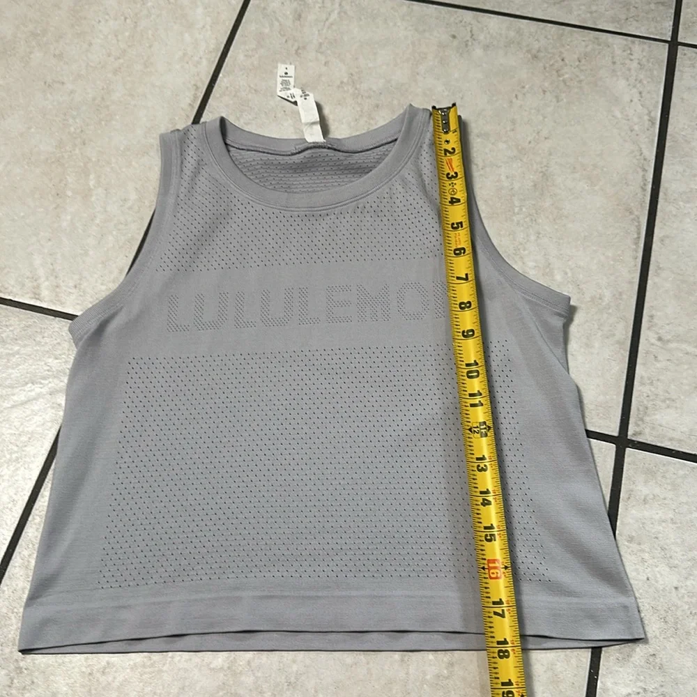 Lululemon Breeze By Muscle Crop‎ Tank *lululemon Silver Lilac
